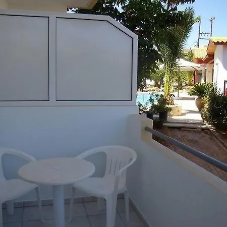 Elpida Apartament *